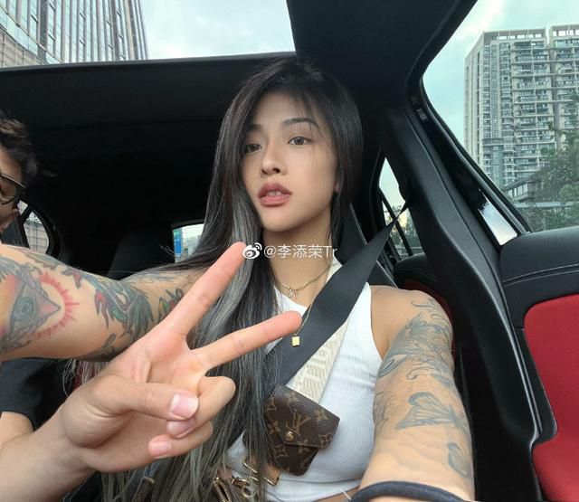 影片改编自爱德华多·德·菲利波创作的同名舞台剧，讲述那不勒斯是安东尼奥·巴拉卡诺的故乡，安东尼奥又是阿德里尤尼萨尼塔的市长，这位年青、布满活力还喜好文身的市长老是遵照本身的法则来干事。